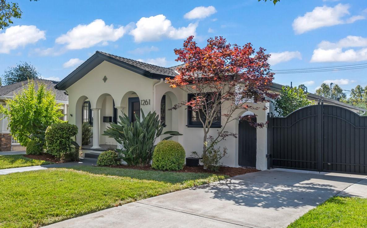 1261 Mariposa Avenue