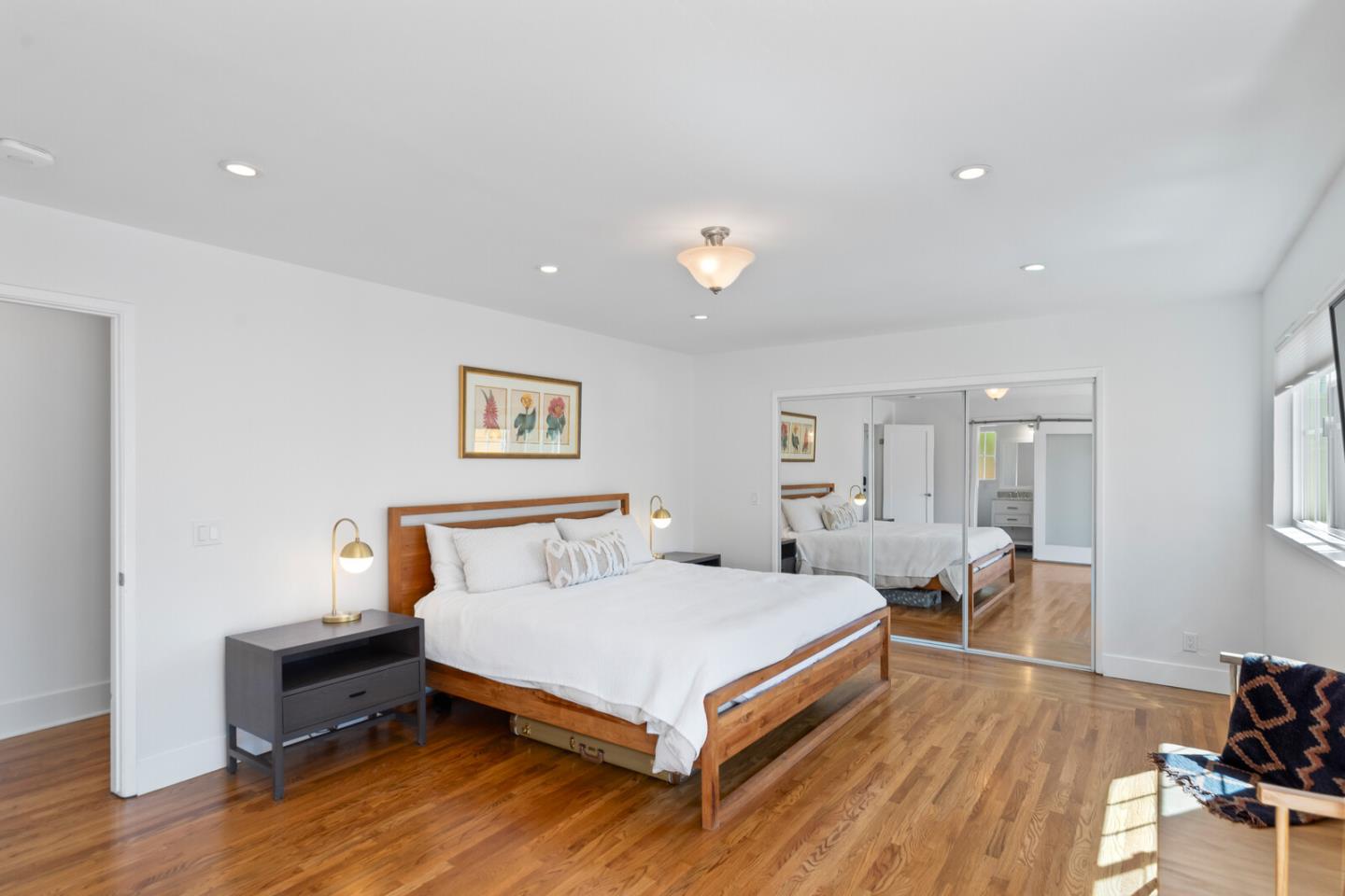 1261 Mariposa Avenue