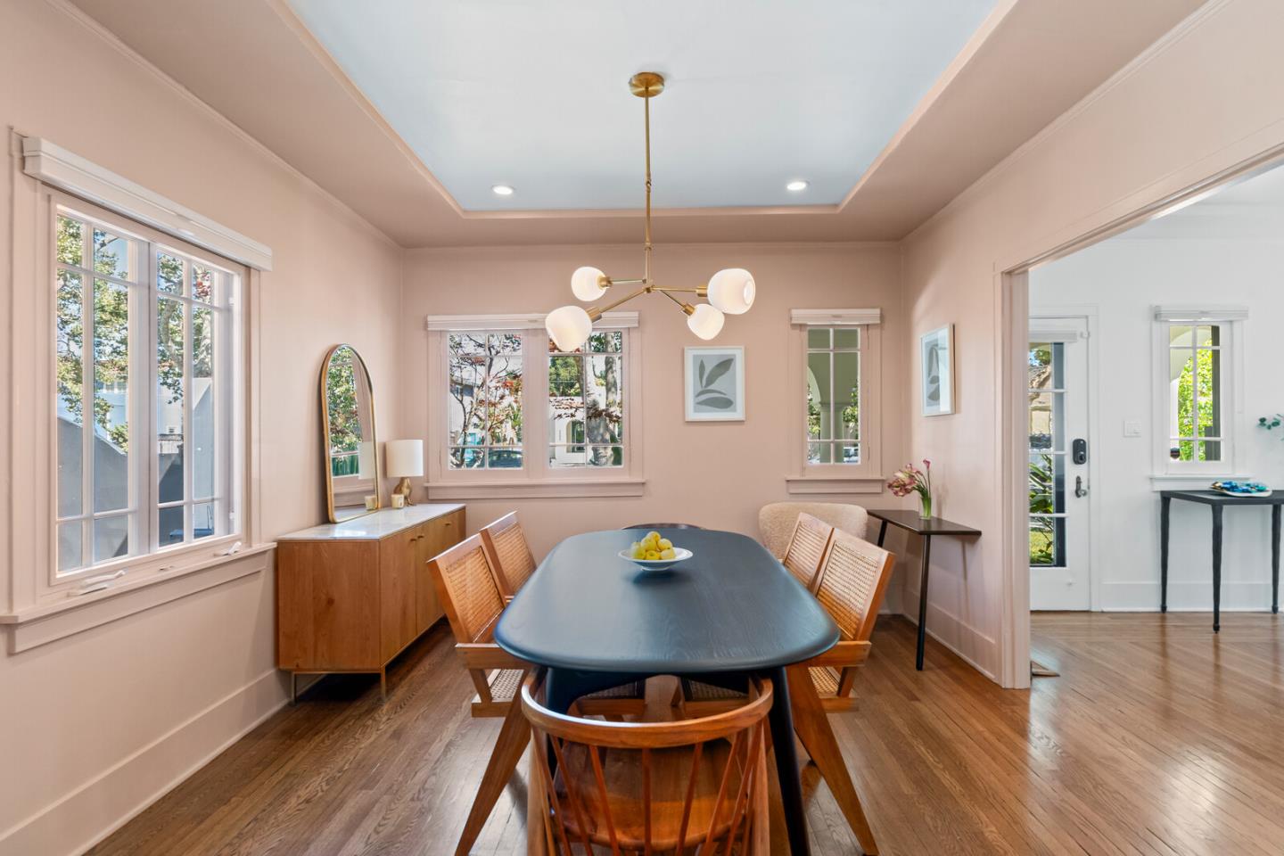 1261 Mariposa Avenue