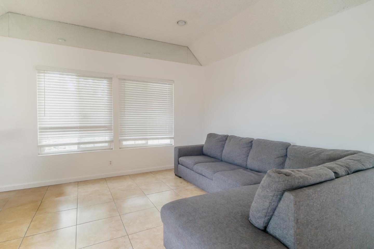 468 Avenida Arboles