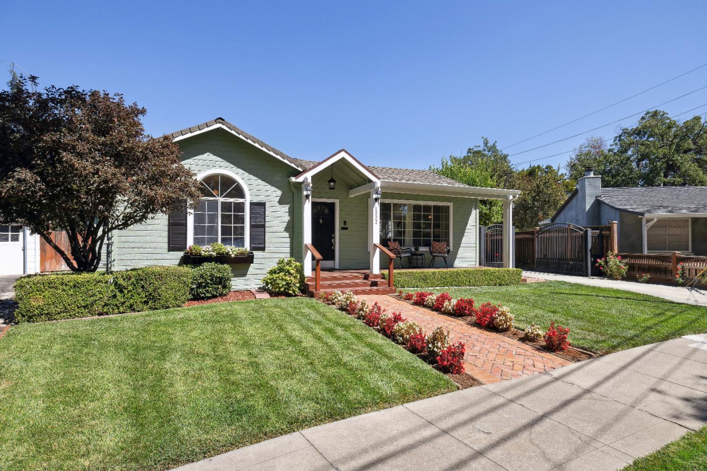 1272 VERNON Avenue