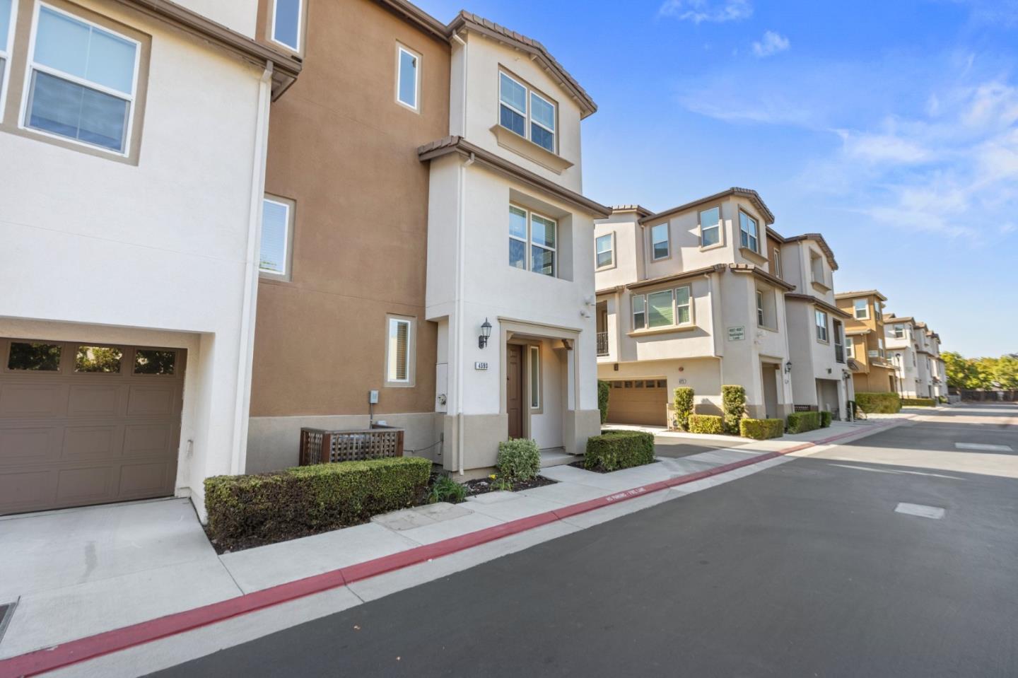 4593 Huntington Lane