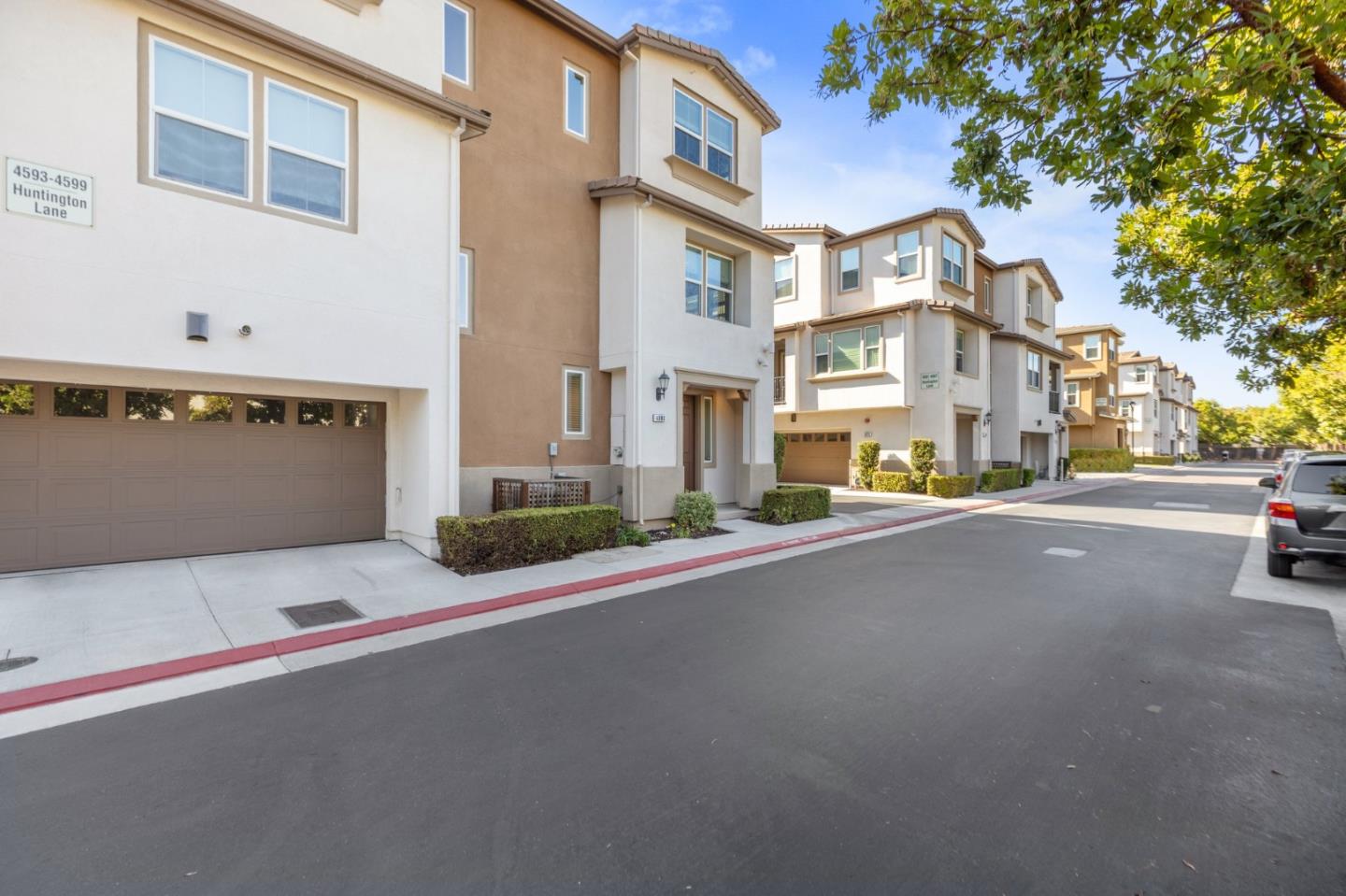 4593 Huntington Lane