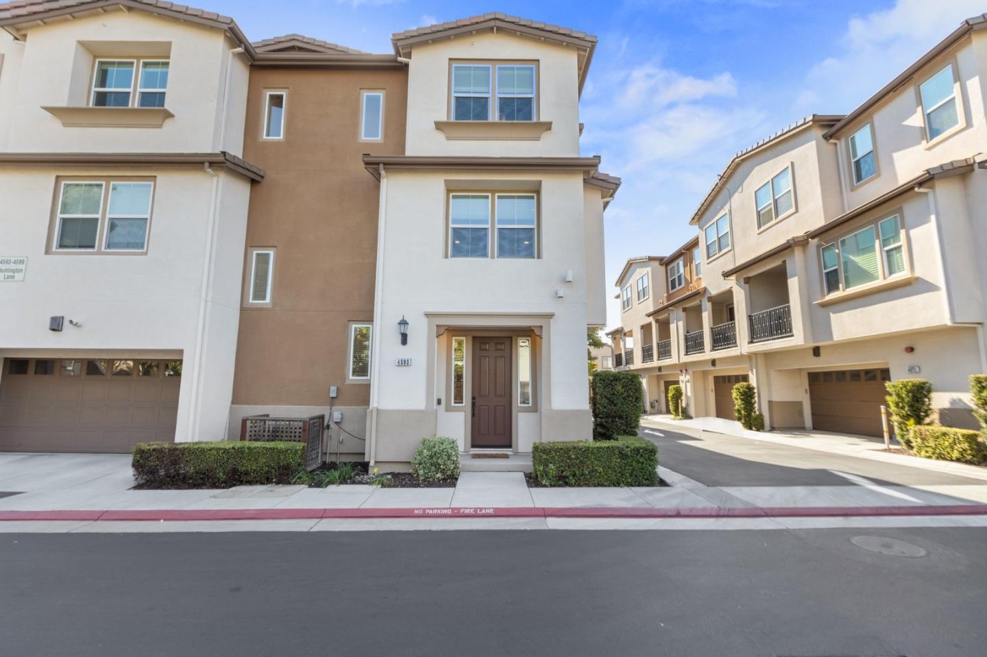 4593 Huntington Lane