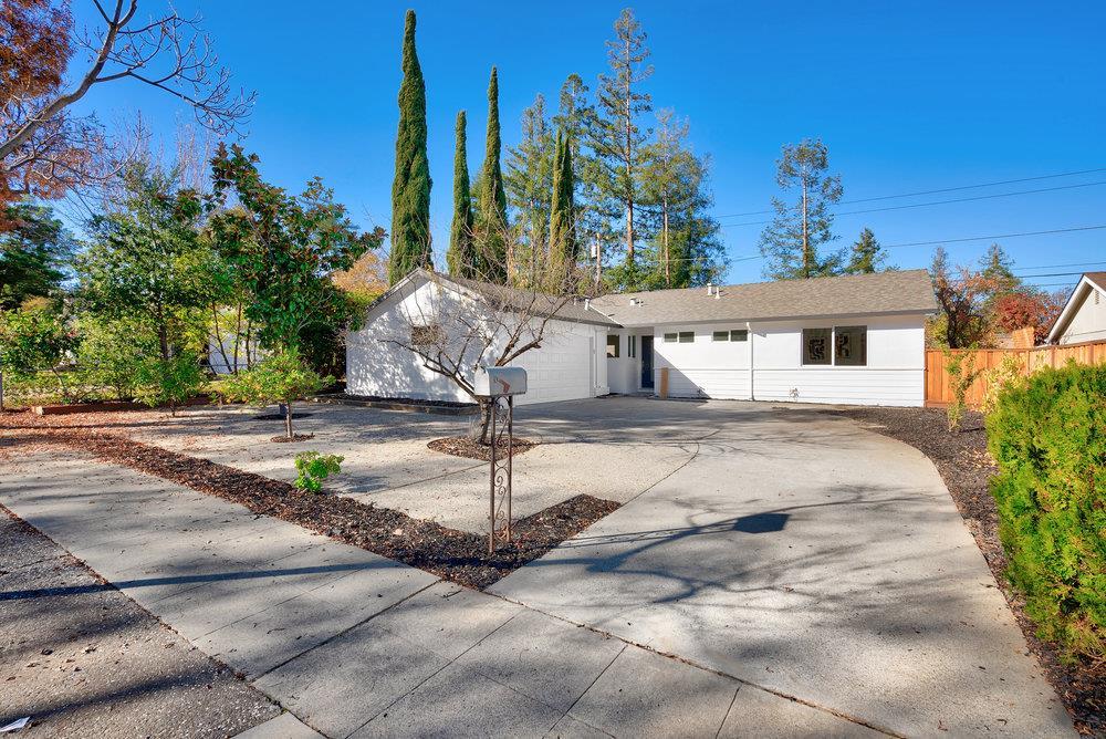 220 Highland Oaks Drive