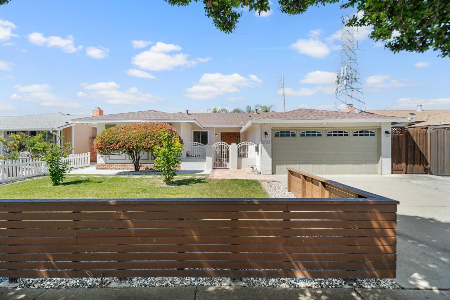 2733 Scottsdale Drive