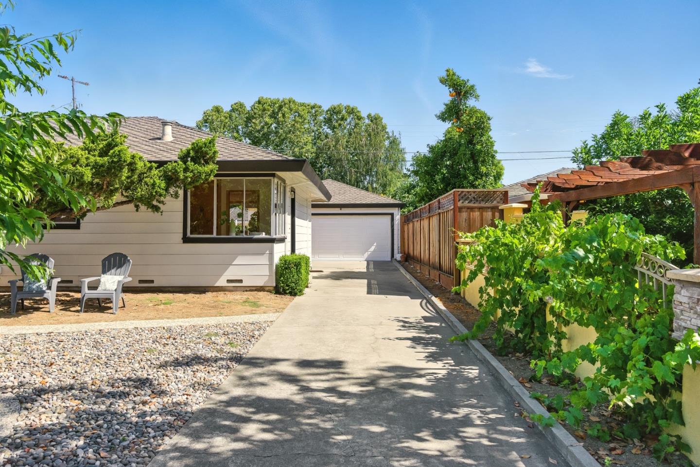 1493 Brookdale Drive