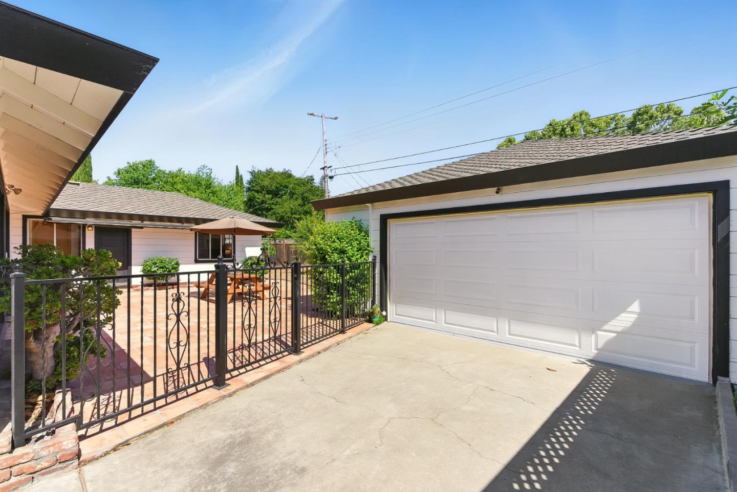 1493 Brookdale Drive