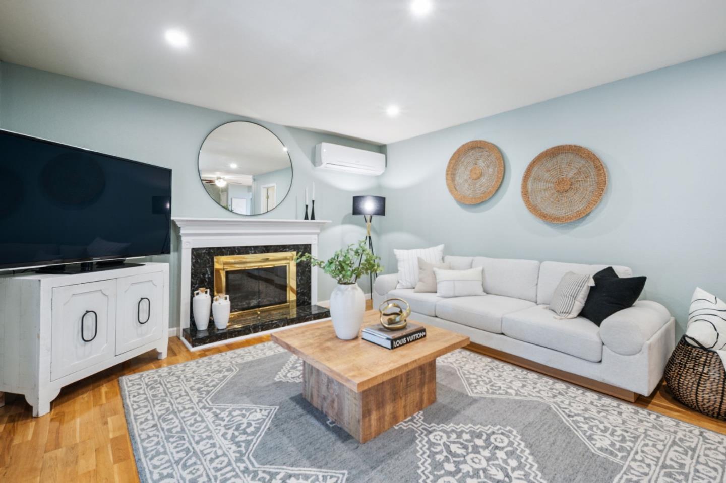 280 Esteban Way