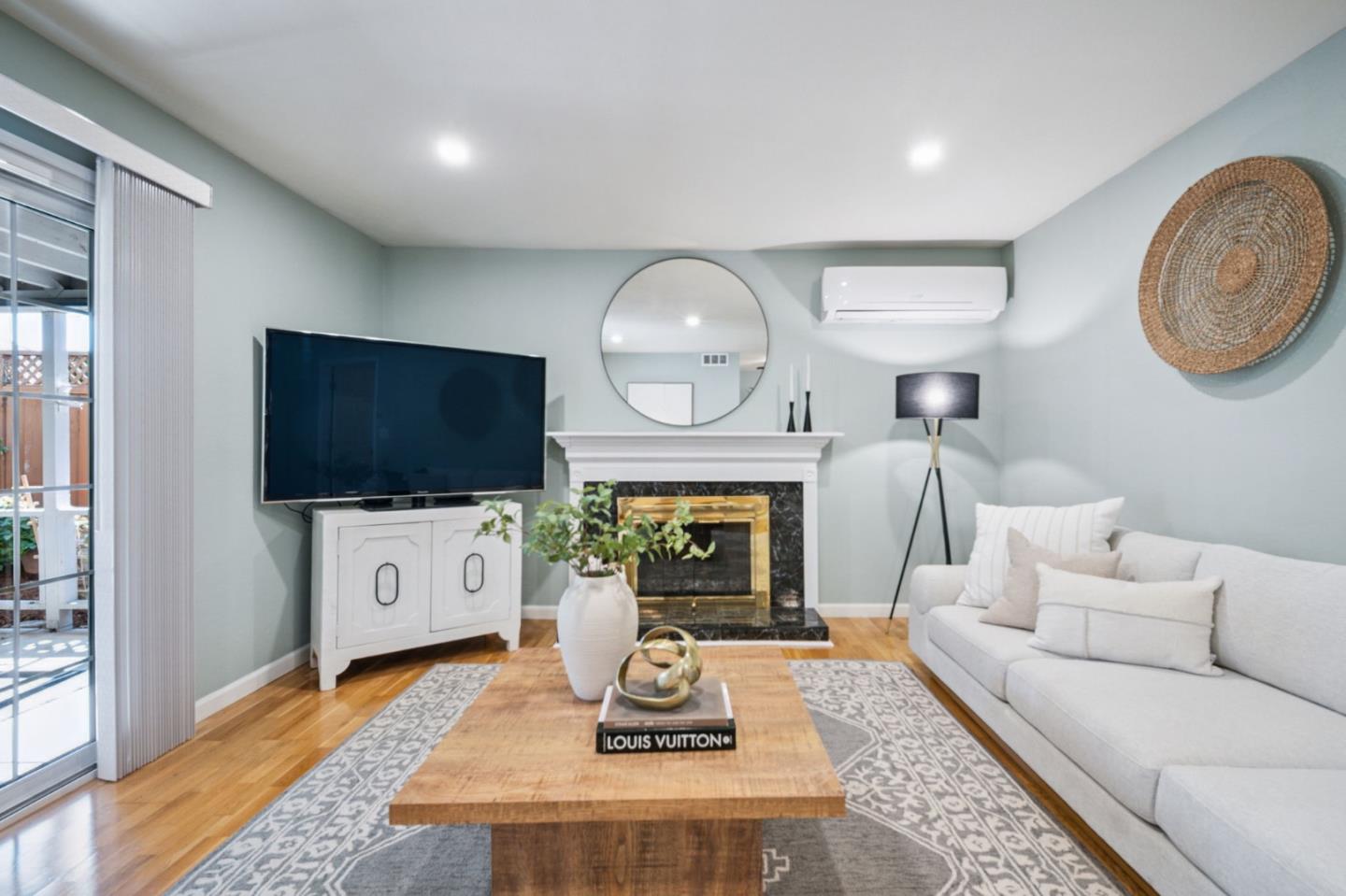 280 Esteban Way