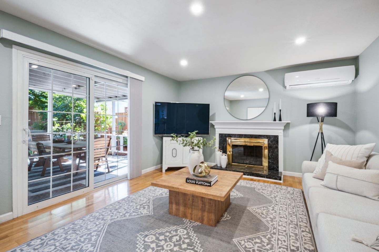 280 Esteban Way