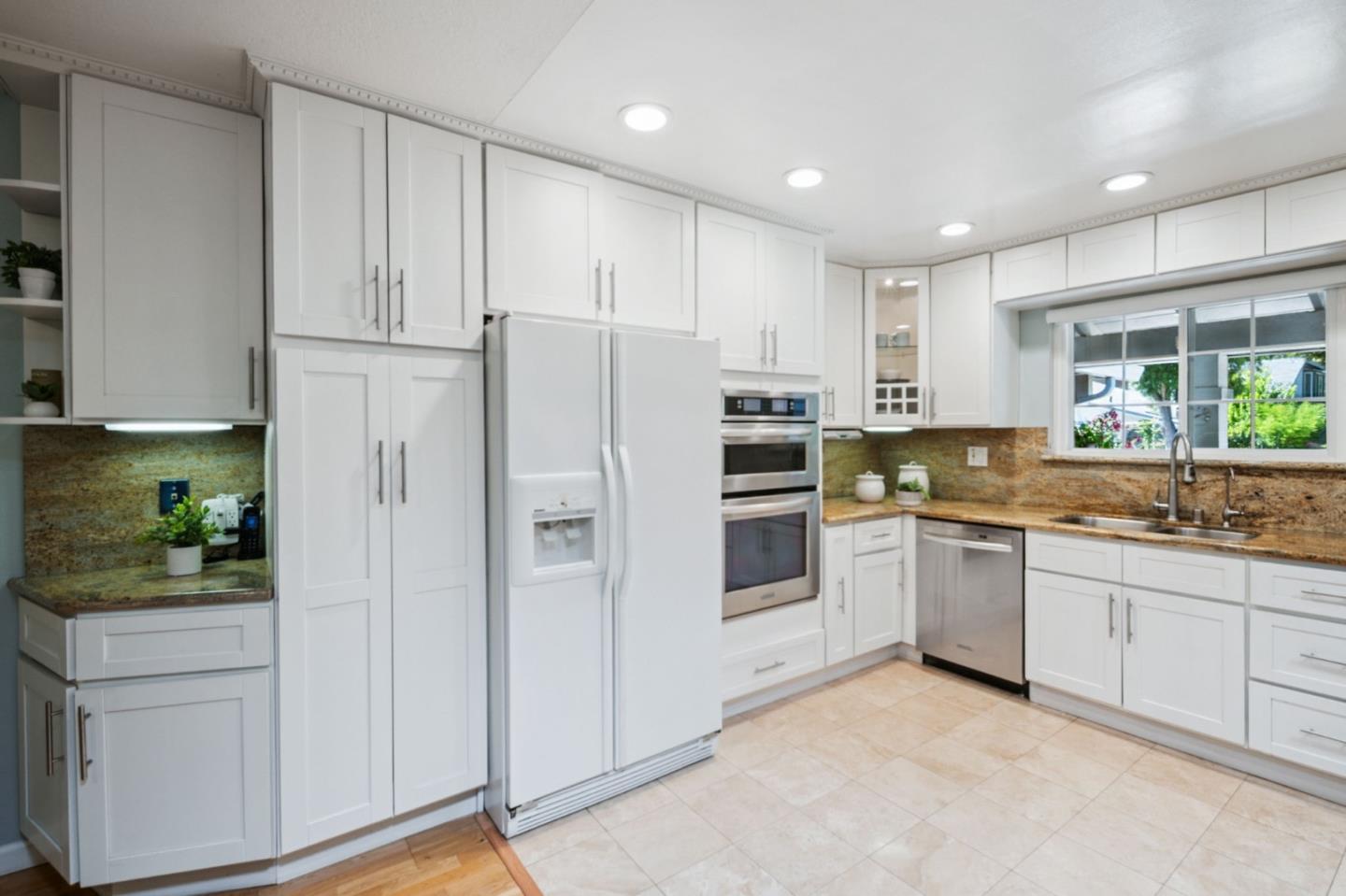 280 Esteban Way
