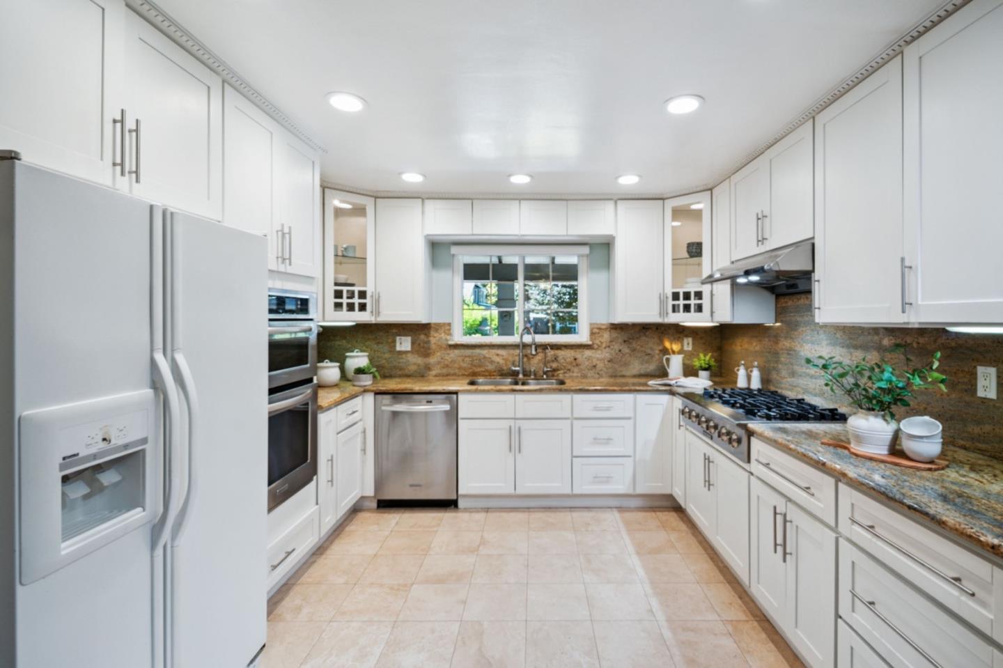 280 Esteban Way