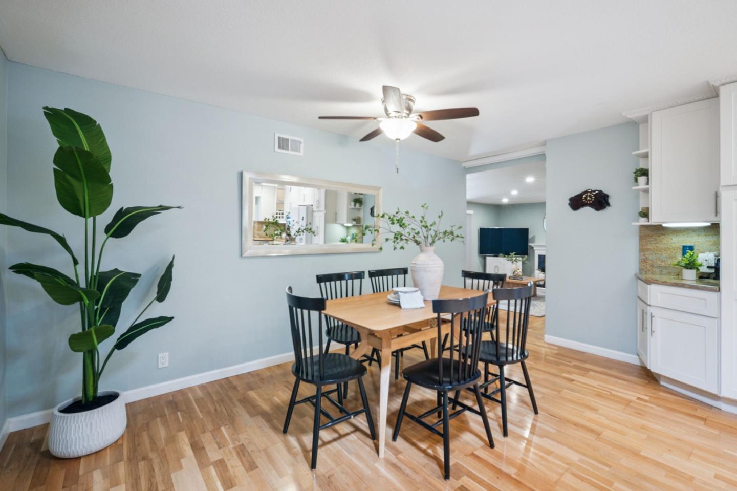 280 Esteban Way