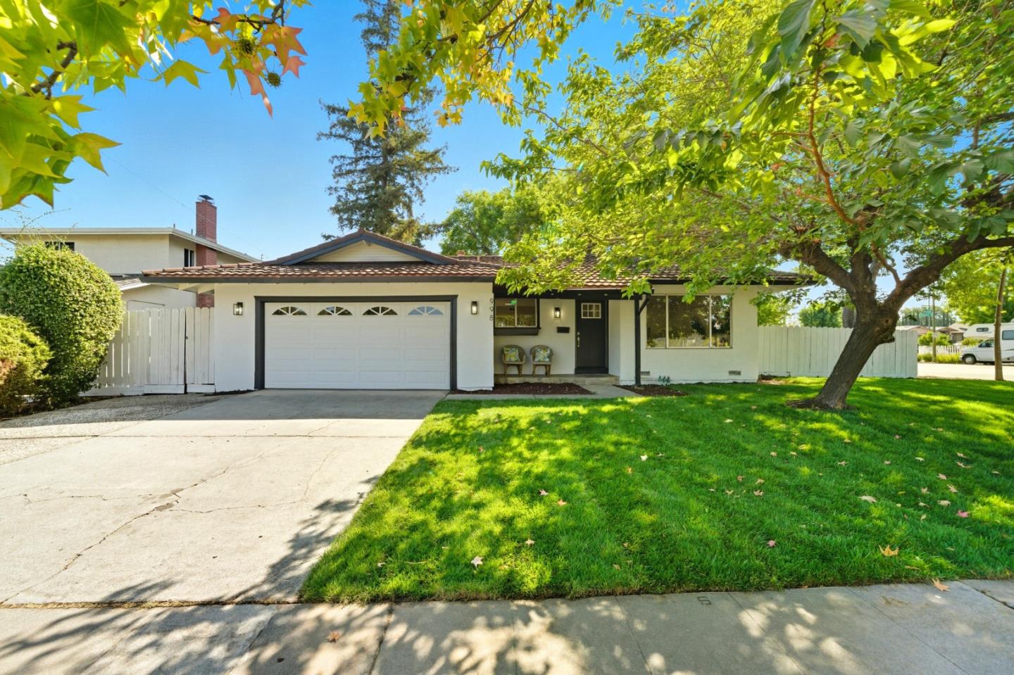 998 Cera Drive