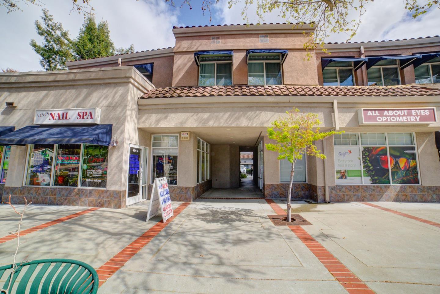 652-656 North Santa Cruz Avenue
