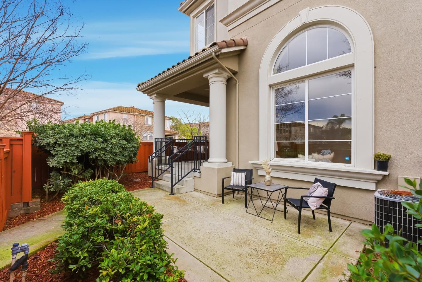 327 Vista Roma Way