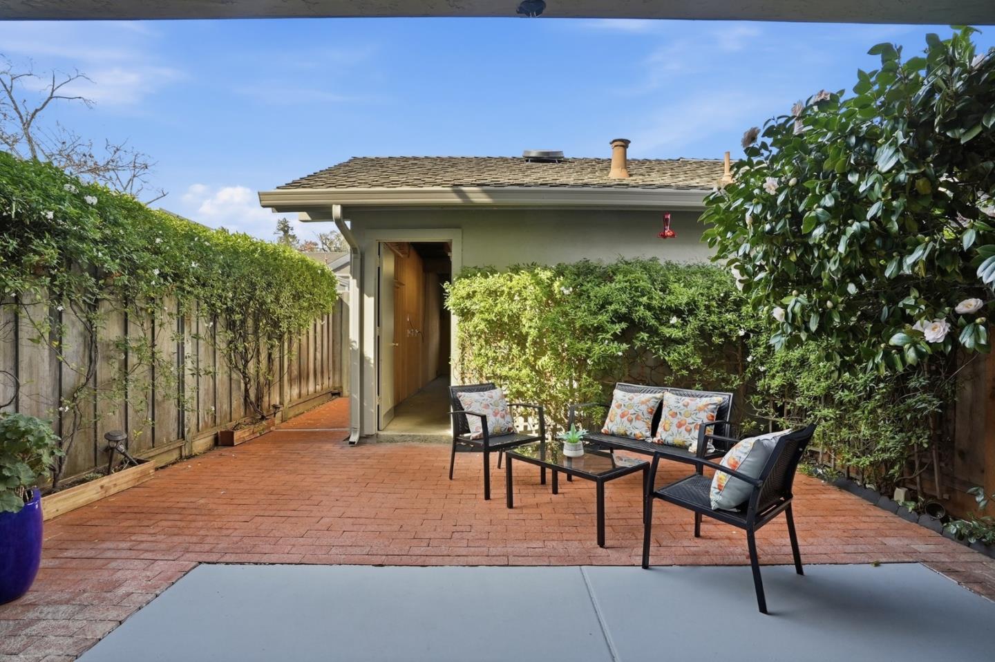 1140 Glenmeadow Court