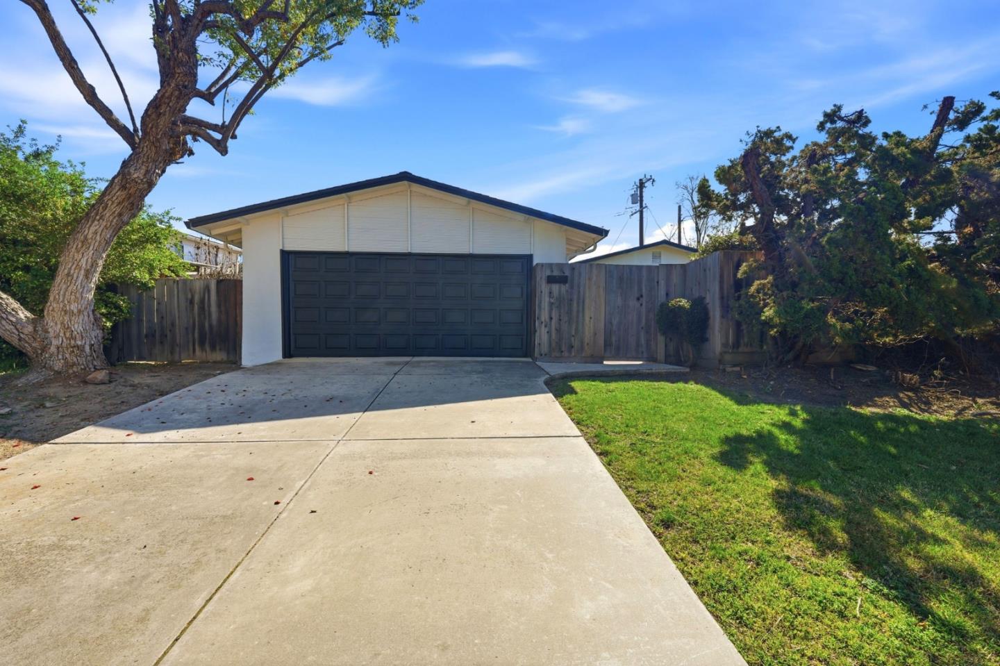 886 Brent Drive