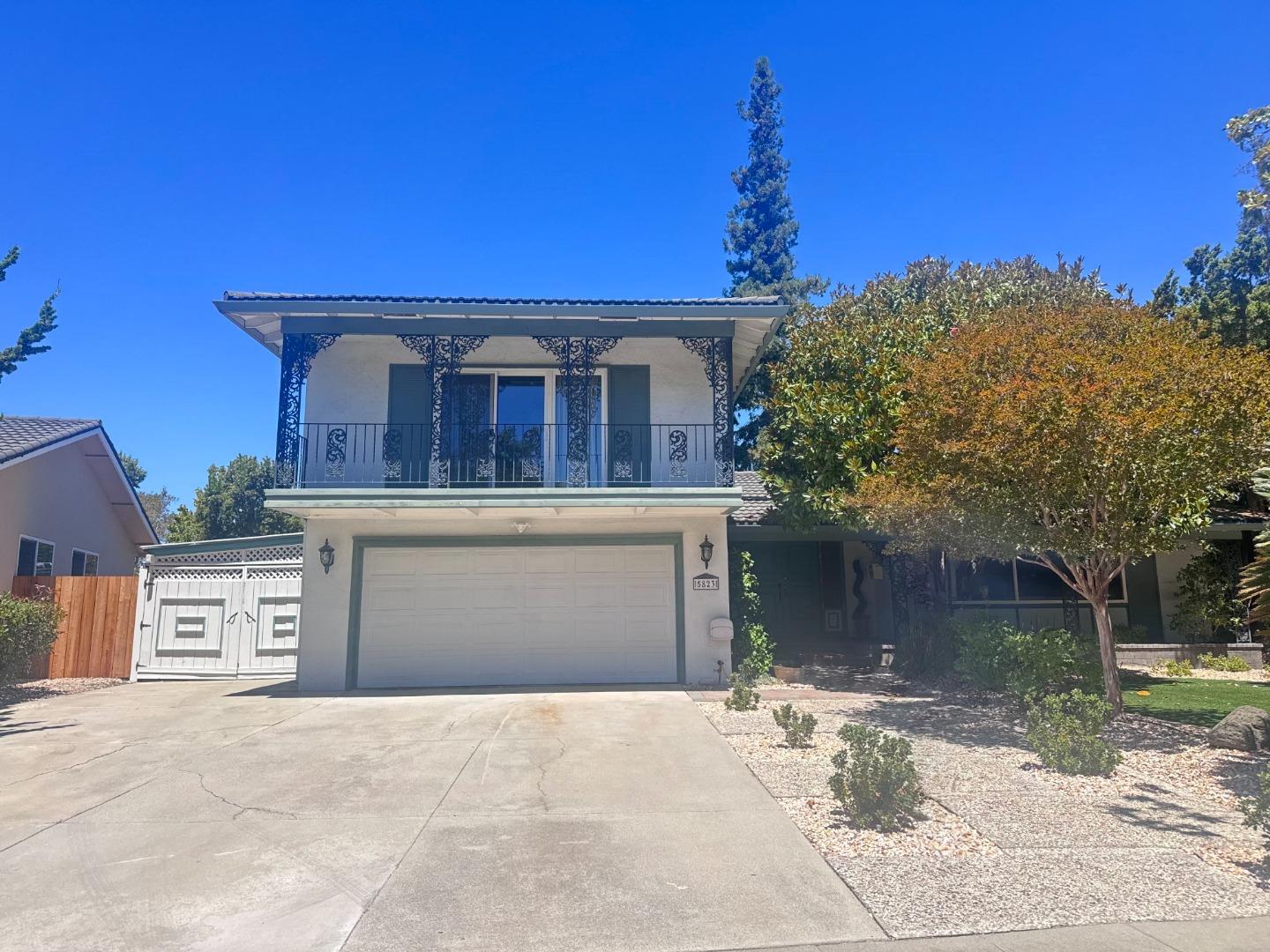 5823 Antigua DR
