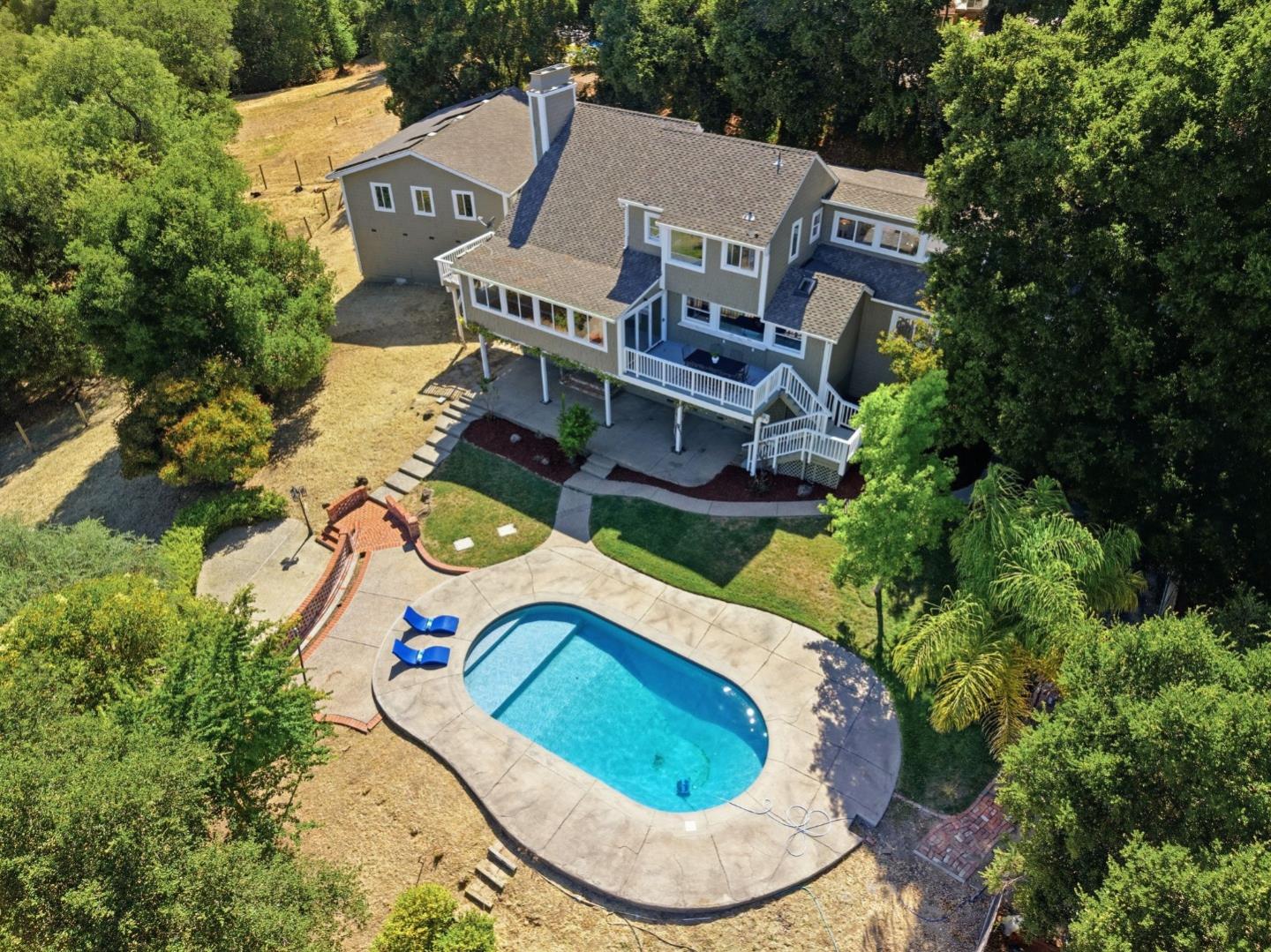 18300 Lakeview Court