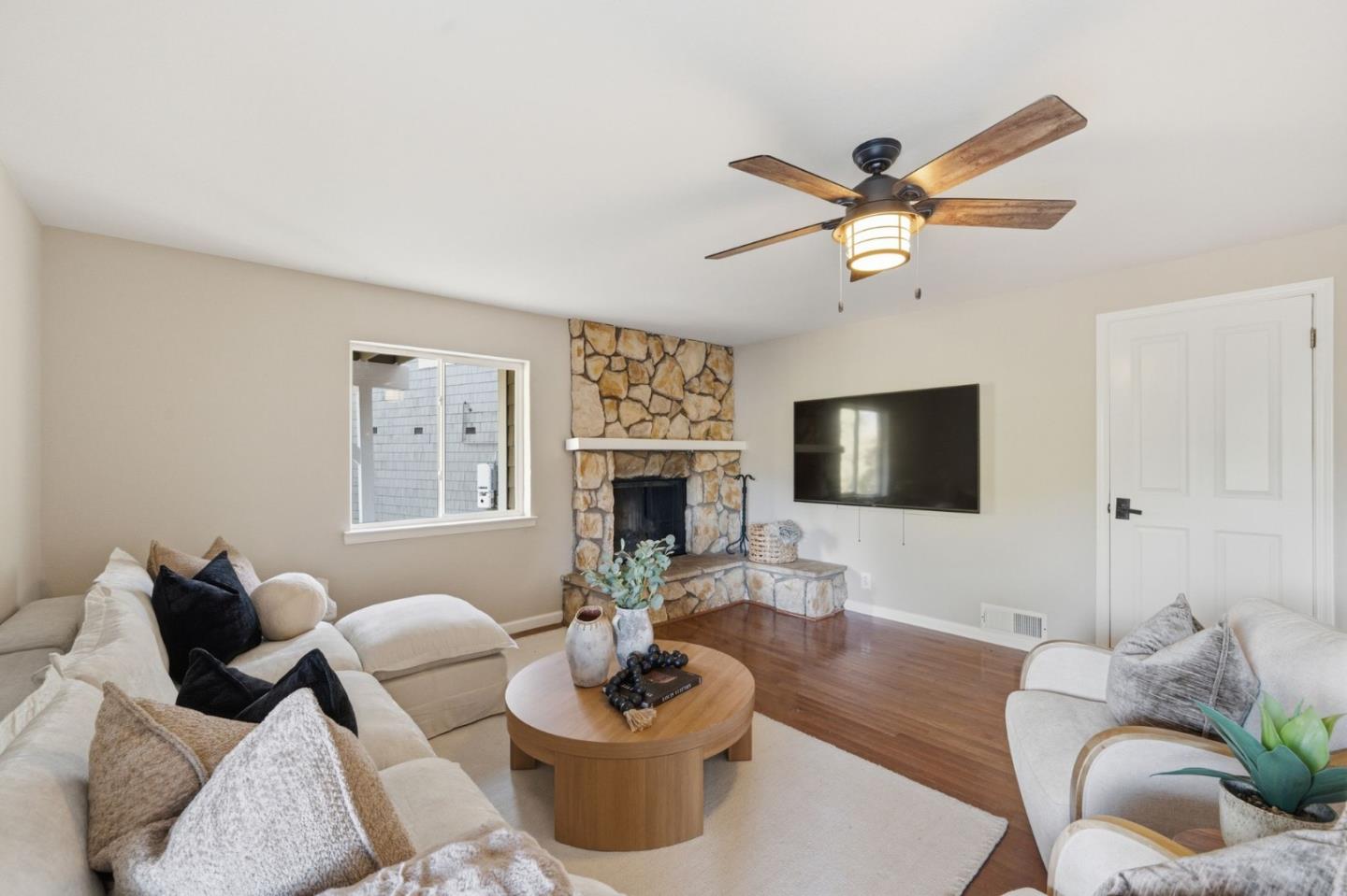 18300 Lakeview Court
