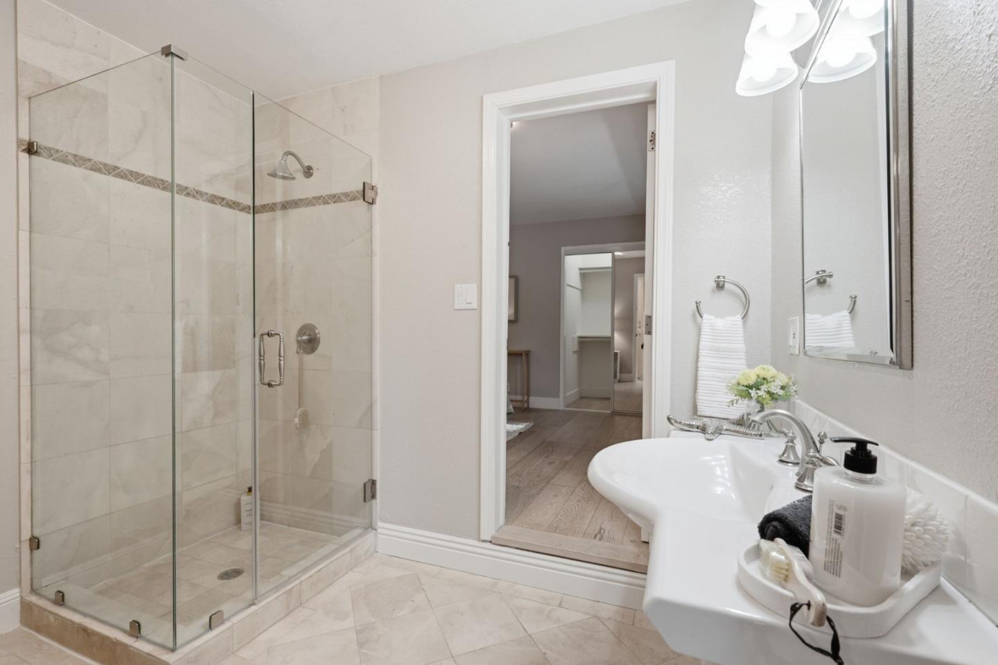 18300 Lakeview Court