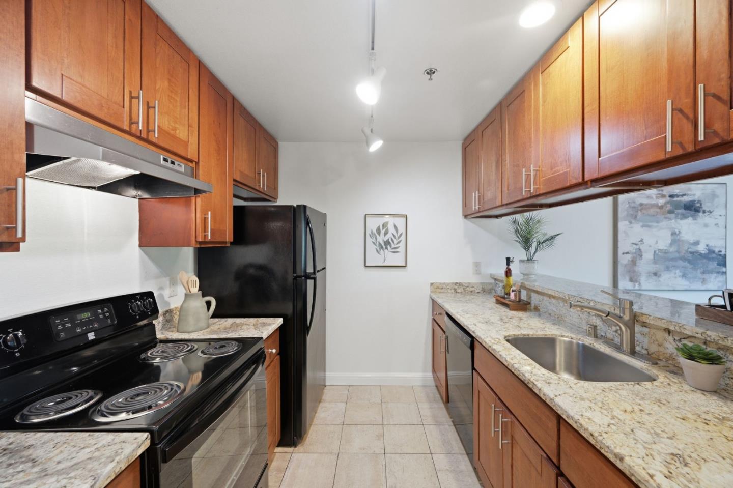 1271 Poplar AVE 307