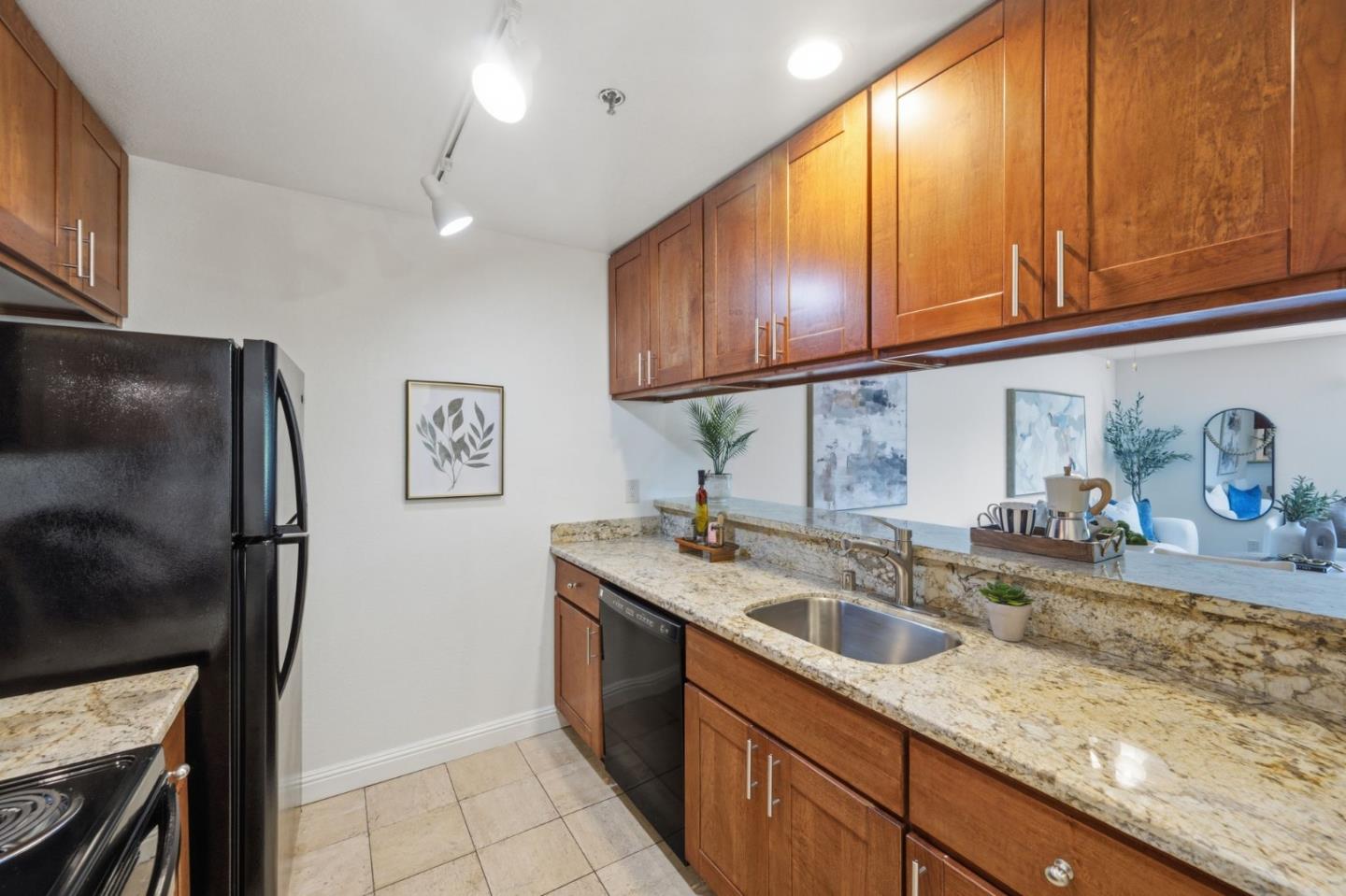 1271 Poplar AVE 307
