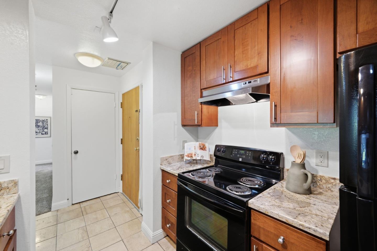 1271 Poplar AVE 307