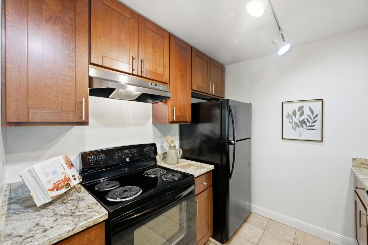 1271 Poplar AVE 307