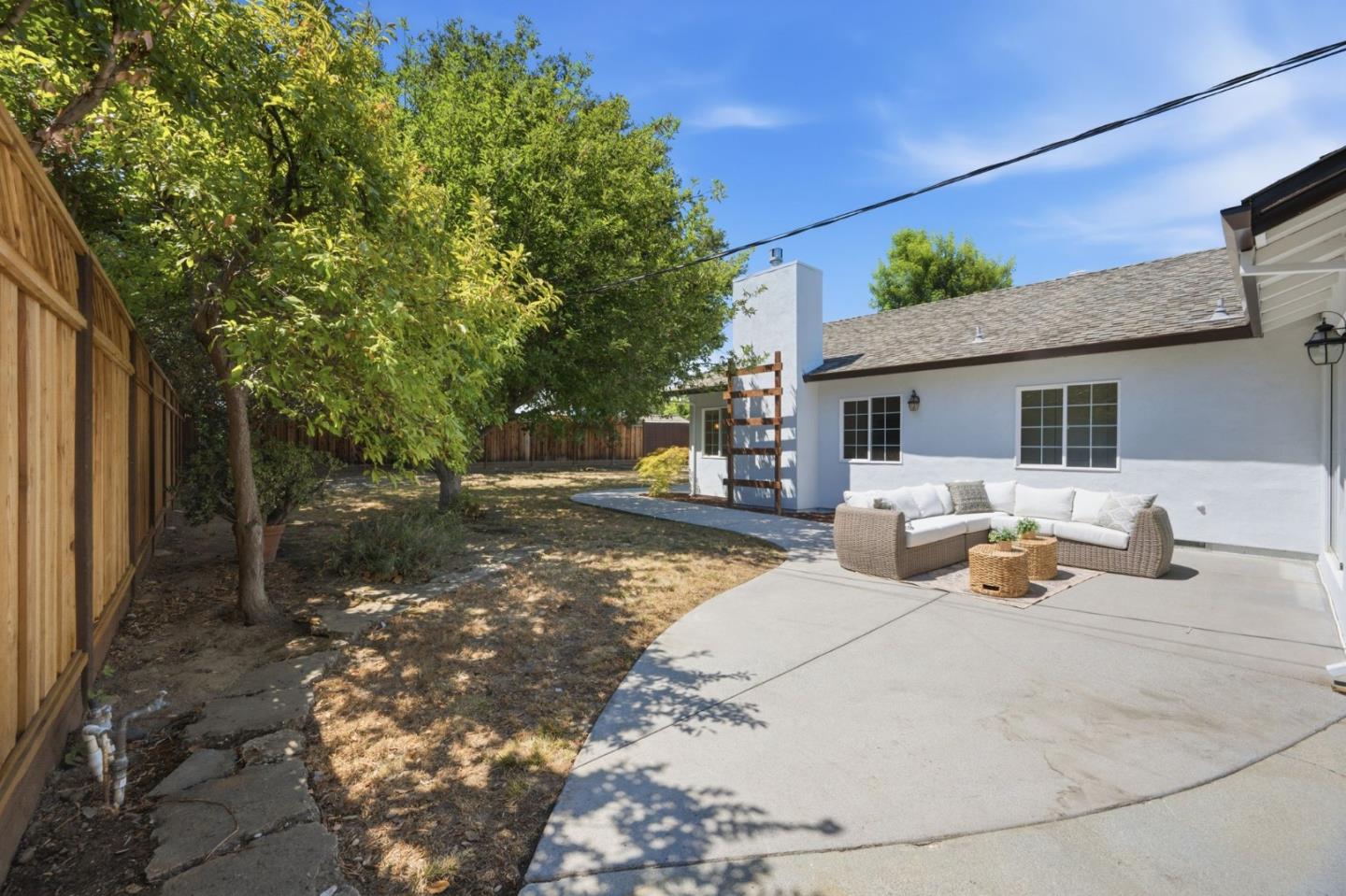 1346 El Moro DR