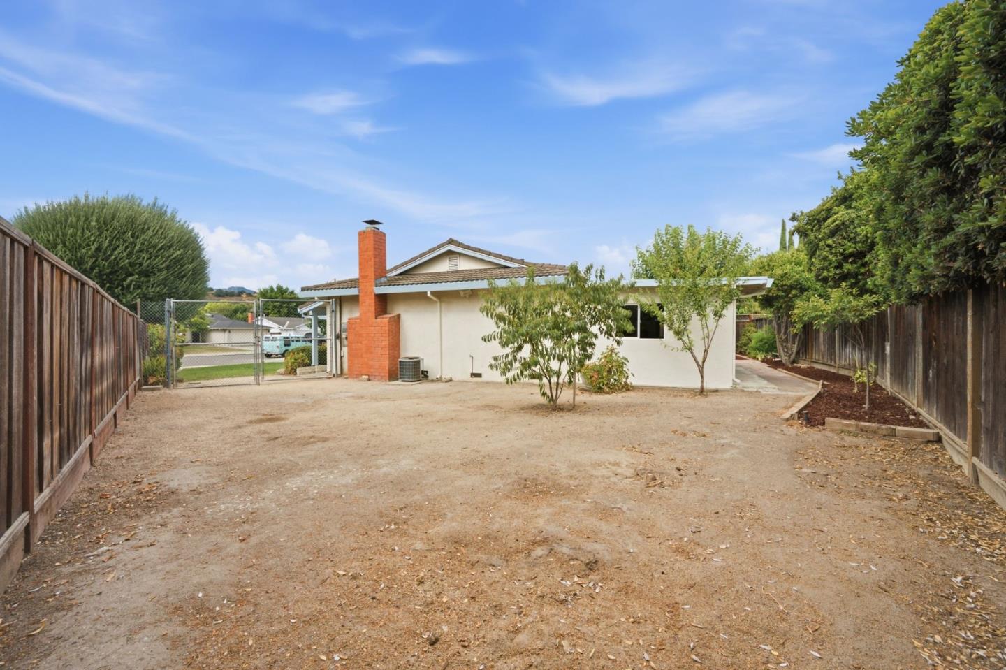 573 Chickasaw CT