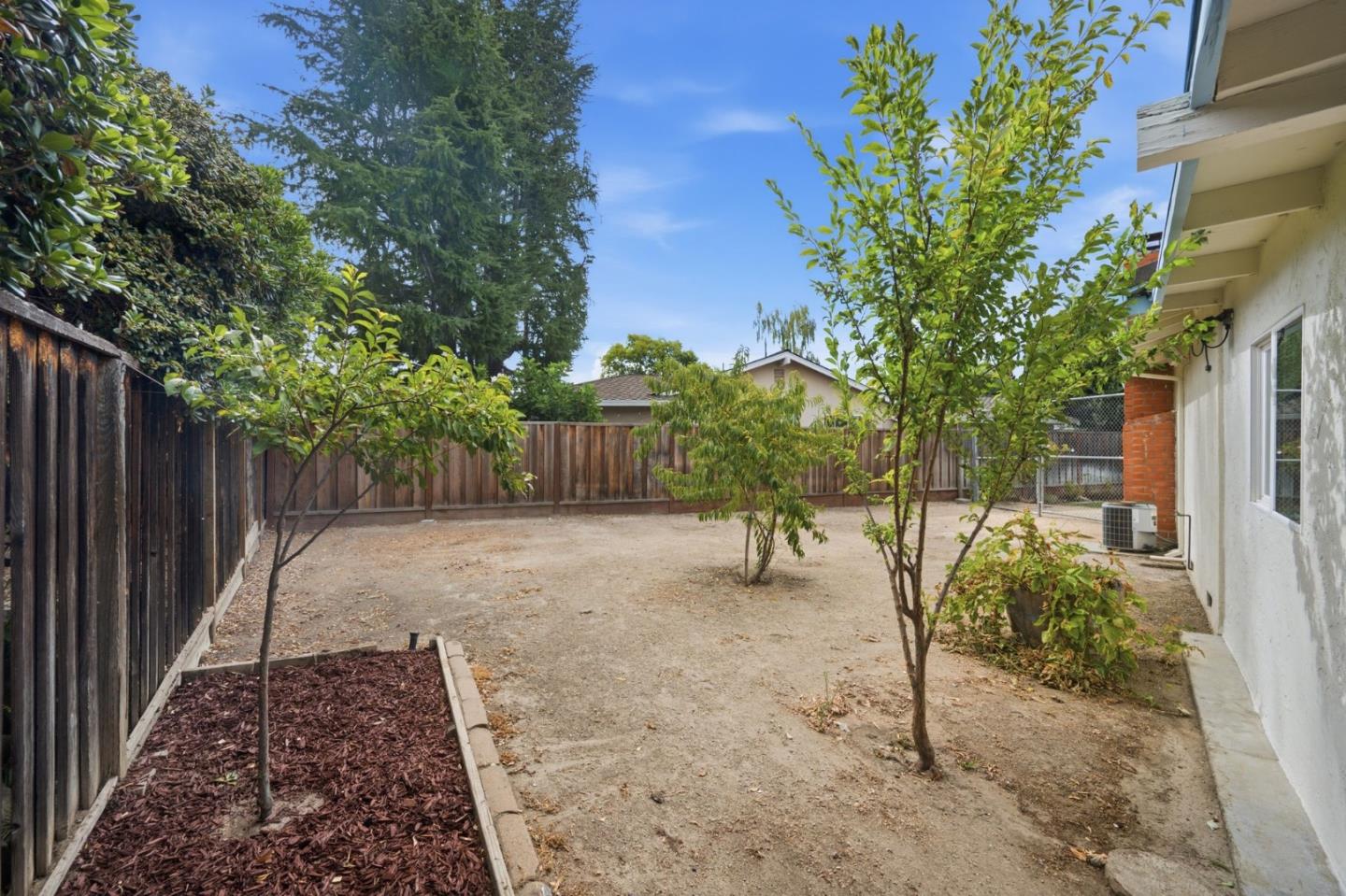 573 Chickasaw CT