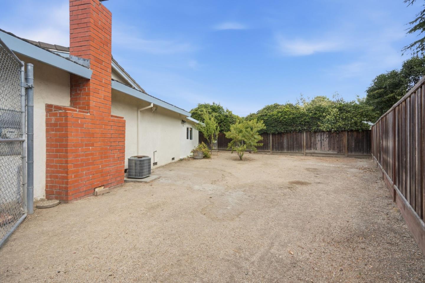 573 Chickasaw CT