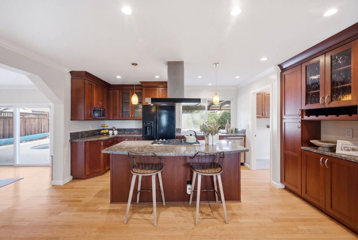4042 Normandale DR