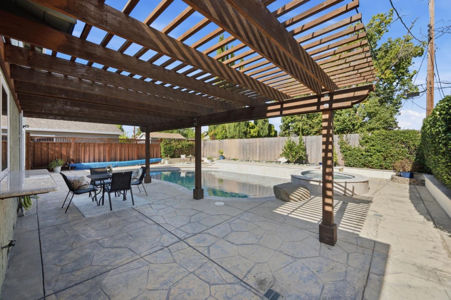 4042 Normandale DR