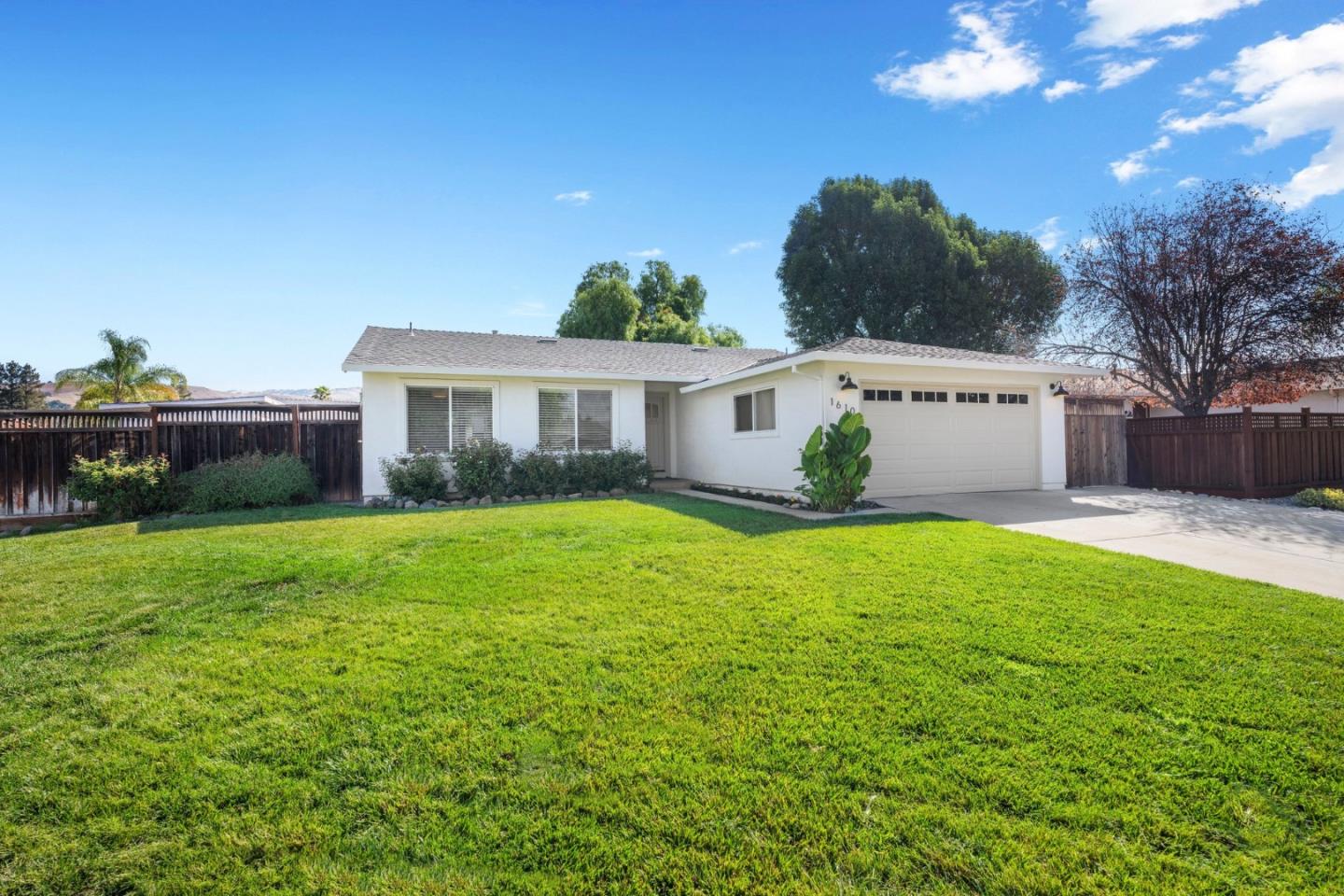 1610 Almond WAY