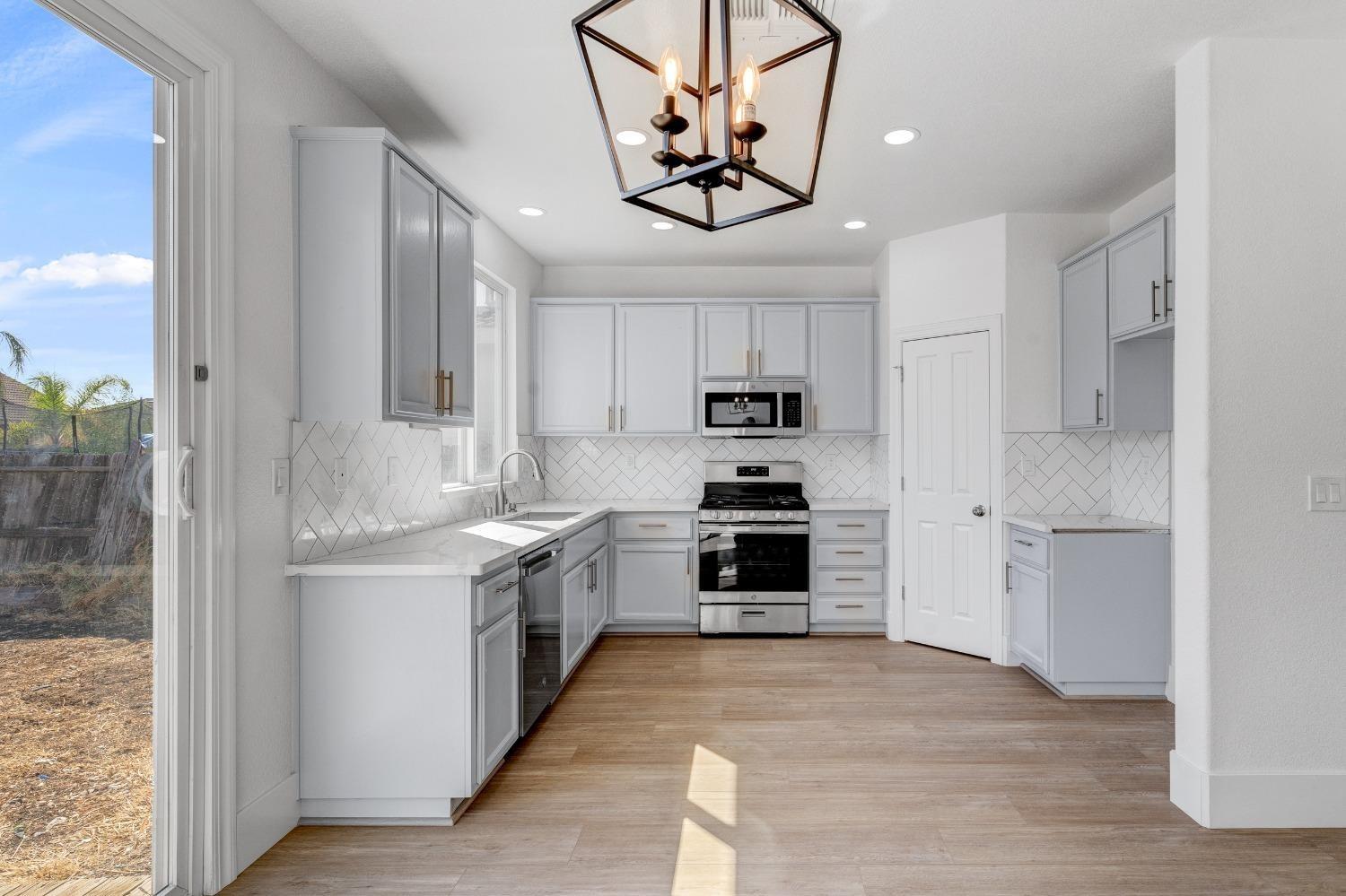 1354 Amaranth Street