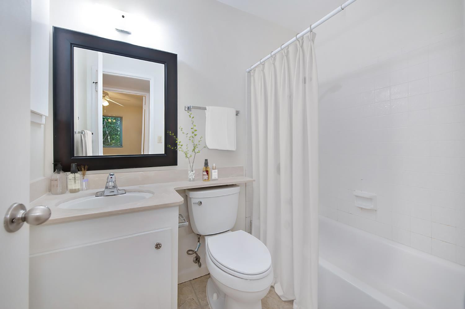 6105 Via Casitas