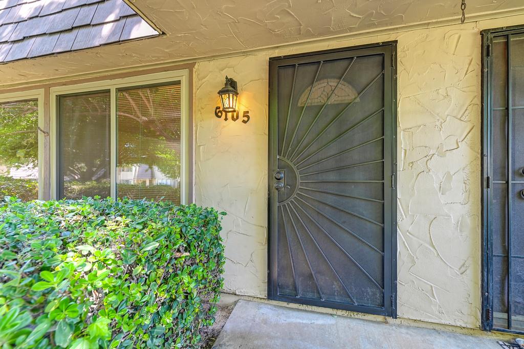 6105 Via Casitas
