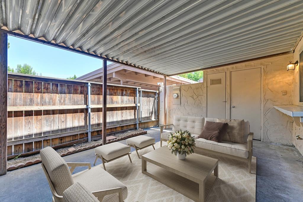6105 Via Casitas