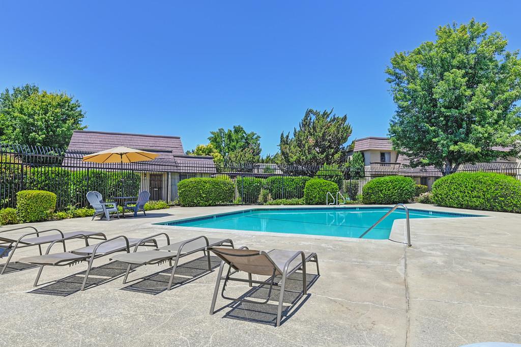 6105 Via Casitas