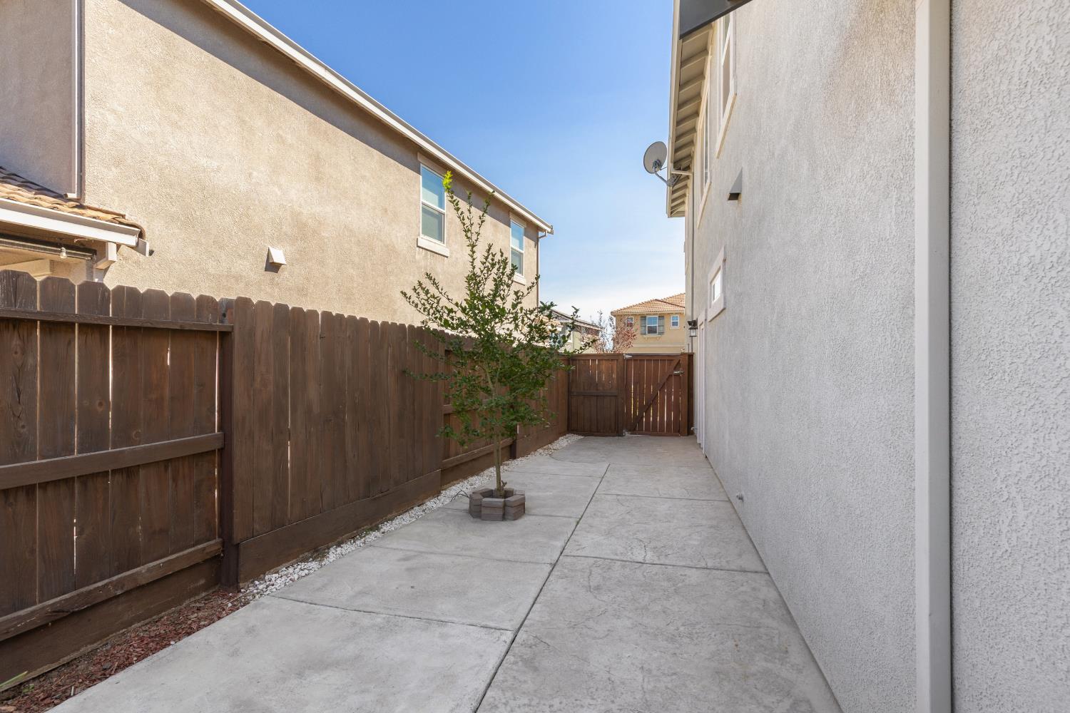 2573 Mead Way