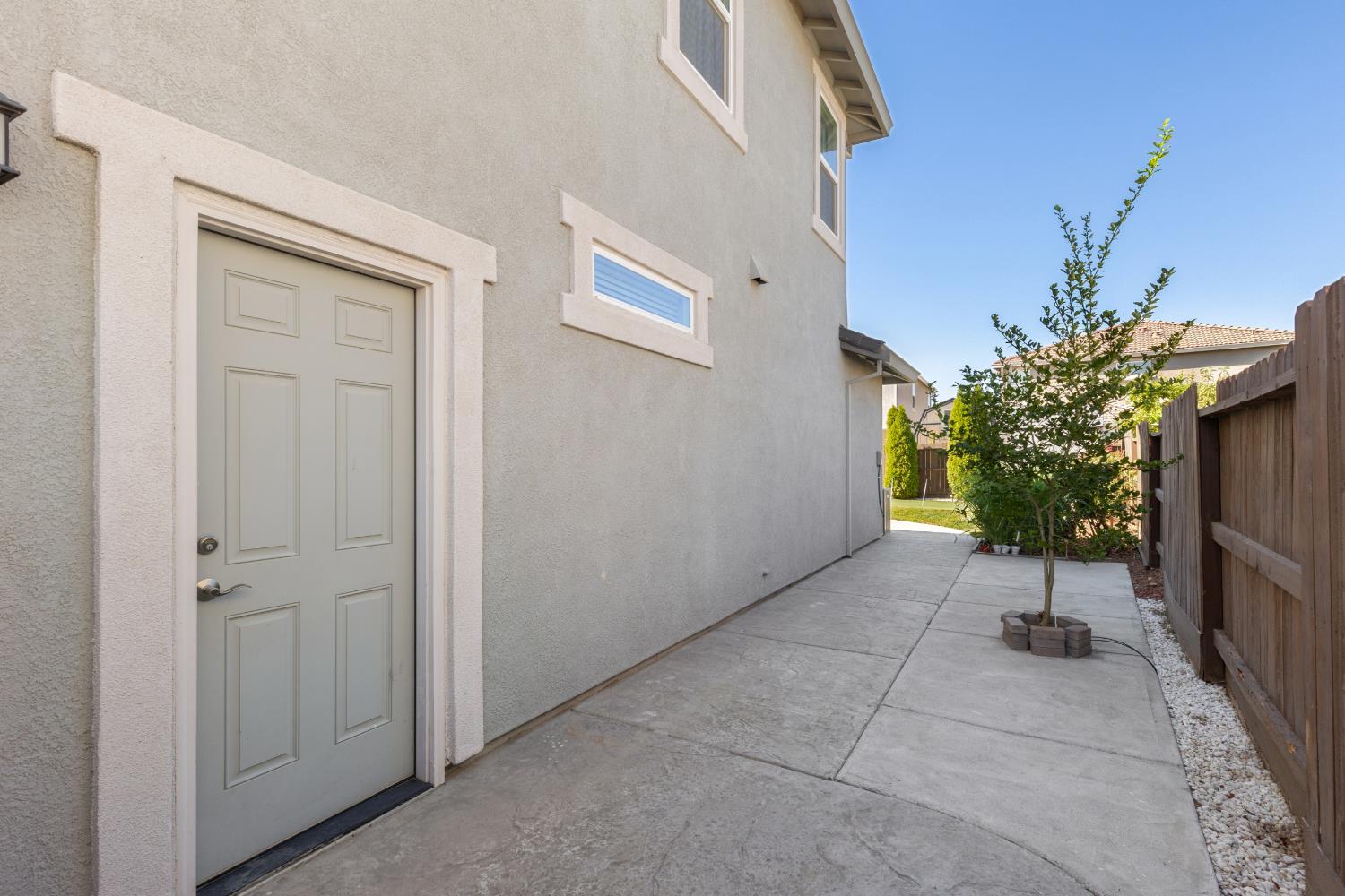 2573 Mead Way
