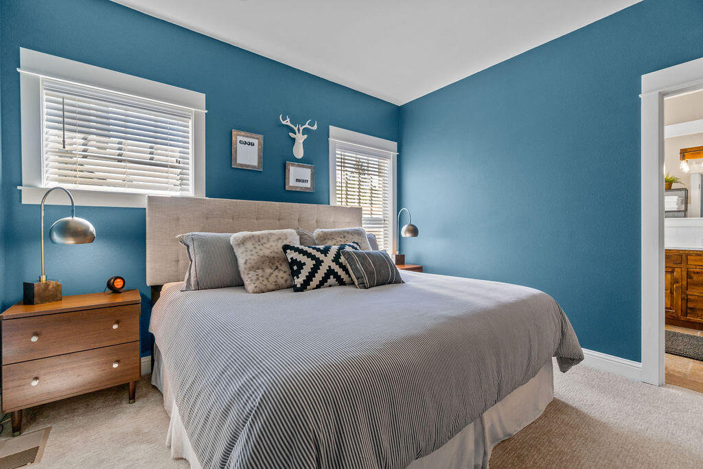 875 NW Fort Clatsop Street