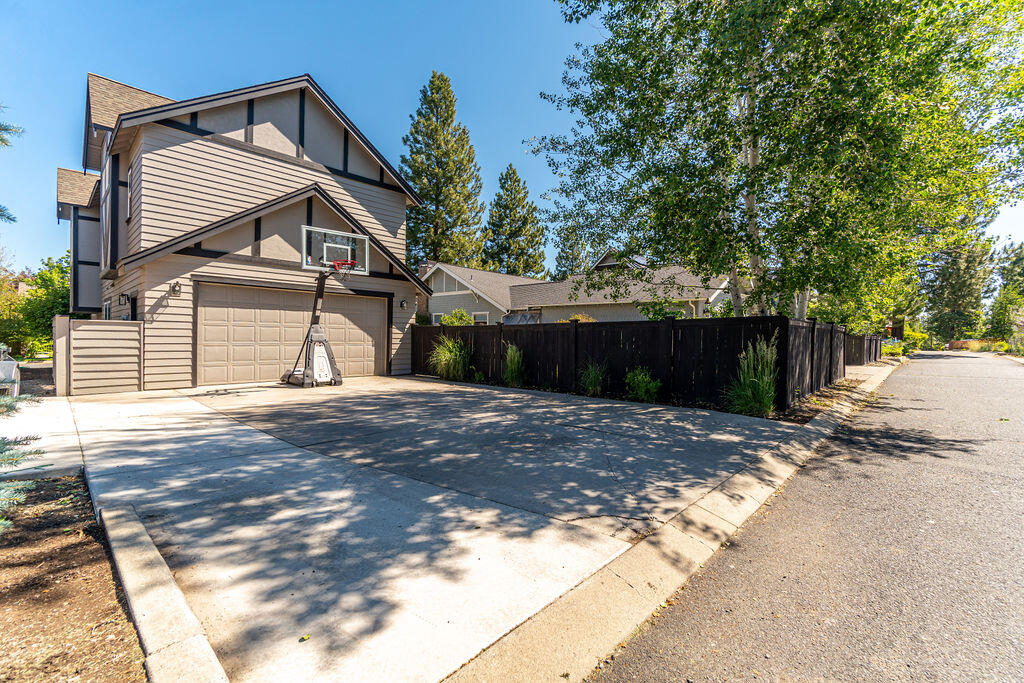 875 NW Fort Clatsop Street