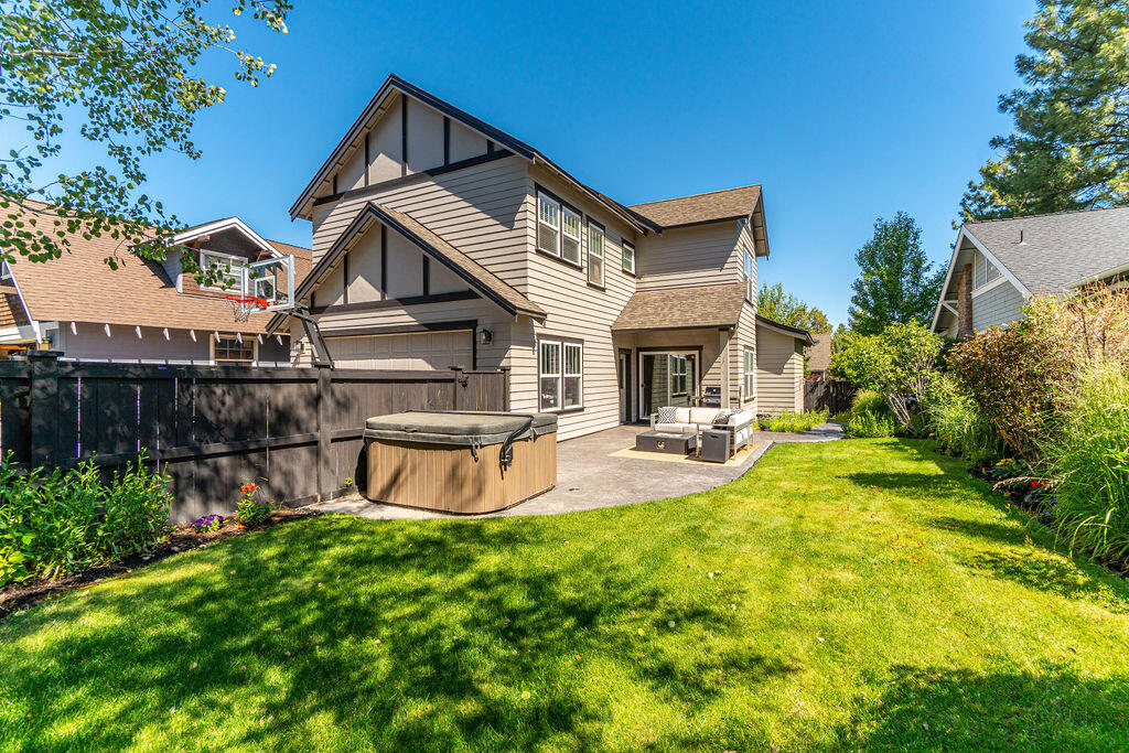 875 NW Fort Clatsop Street