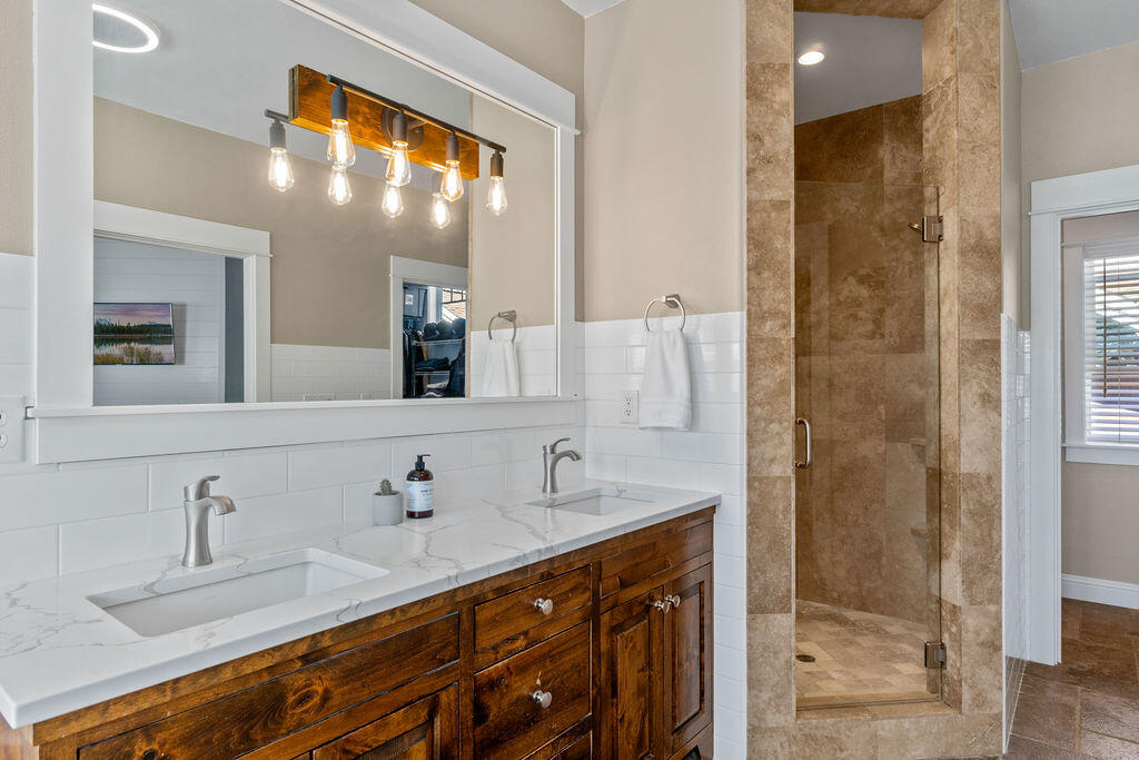 875 NW Fort Clatsop Street