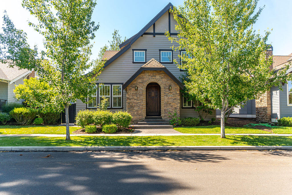 875 NW Fort Clatsop Street